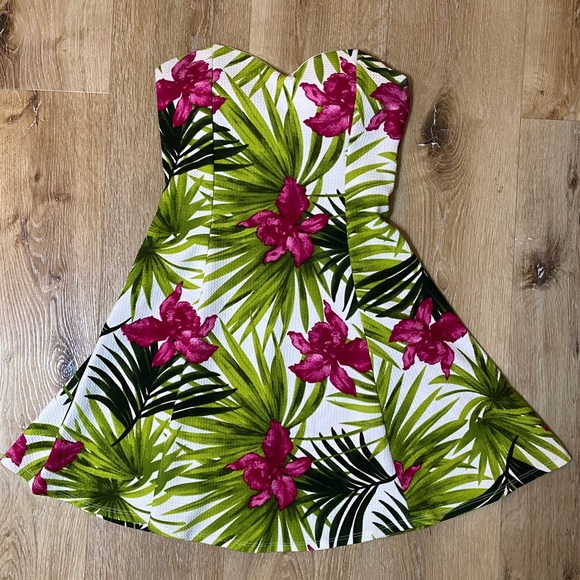 Strapless Sweetheart Tropical Skater Dress, Figure Flattering - Picture 7 of 10